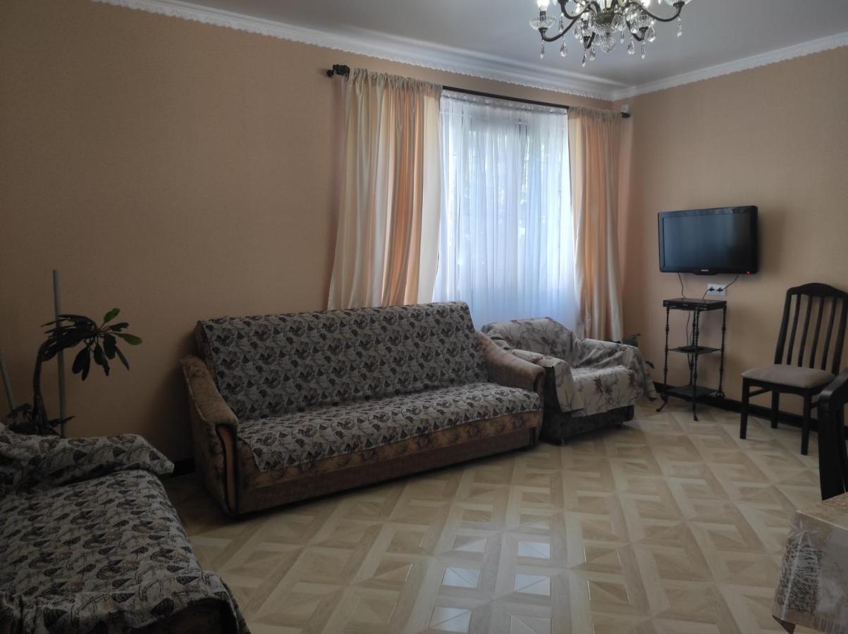 Гостевой Дом Лума Hotel Sukhumi Luaran gambar