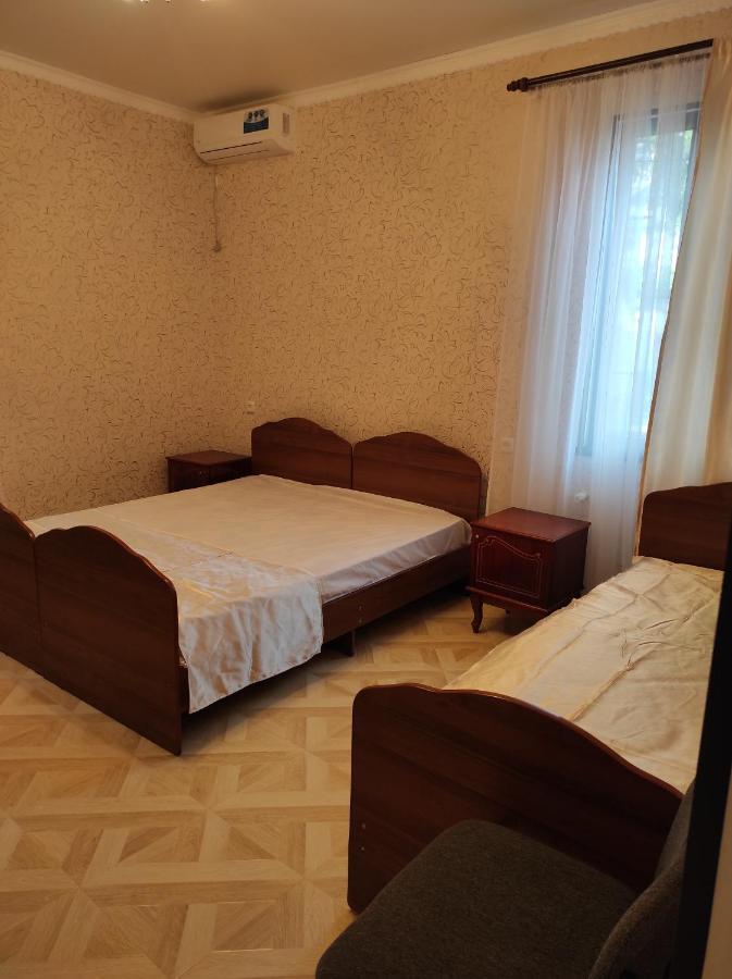 Гостевой Дом Лума Hotel Sukhumi Luaran gambar